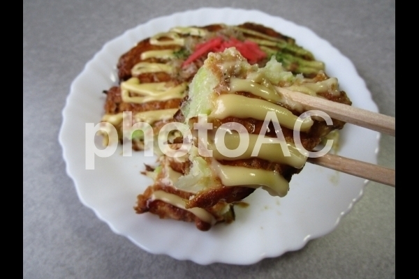 お好み焼きを食べる.jpg