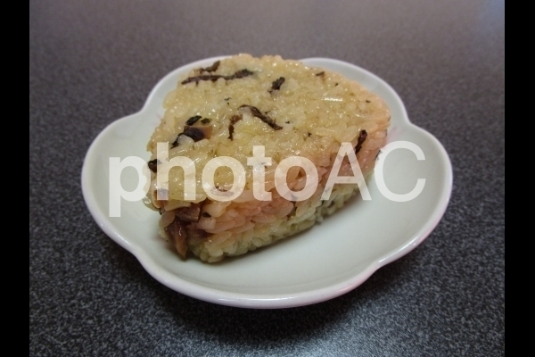 きのこの入ったおにぎり.jpg
