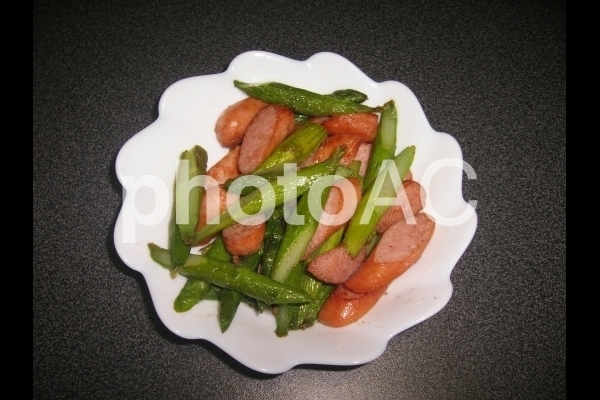 アスパラとソーセージの炒め物.jpg