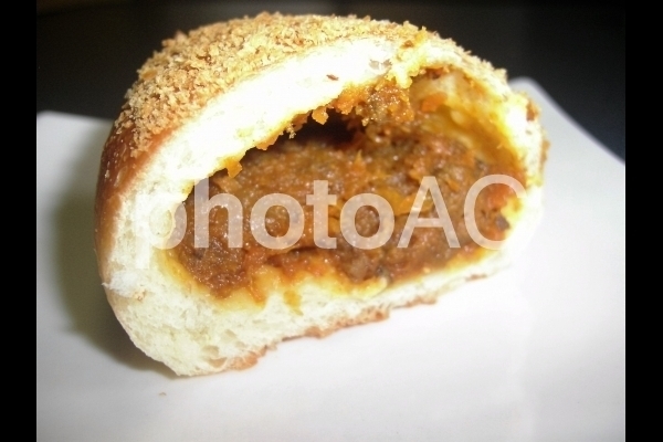 カレーパンの中身.jpg